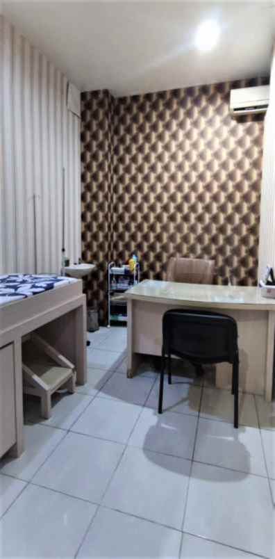 dijual rumah boulevard hijau kota