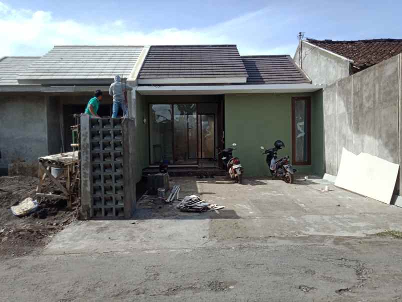 dijual rumah bromonilan purwomartani