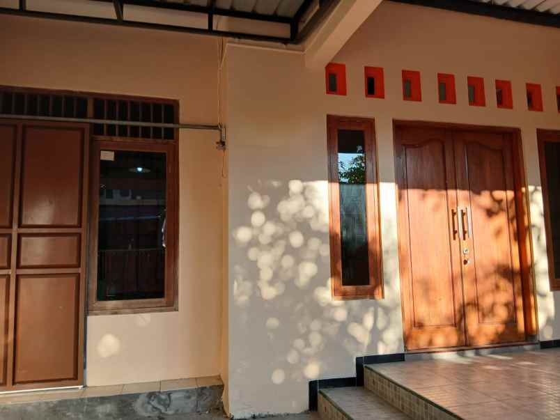 dijual rumah bukit kencana
