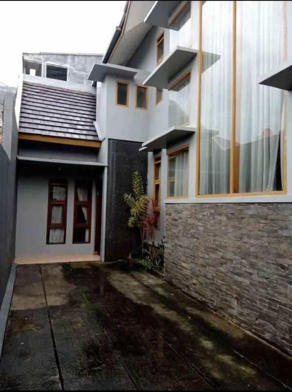 dijual rumah bumi sariwangi
