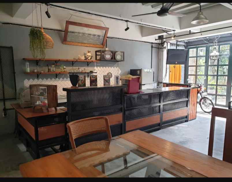 dijual rumah caffe di arcamanik