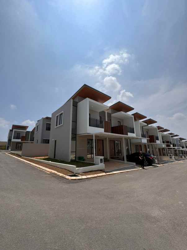 dijual rumah central hills cluster