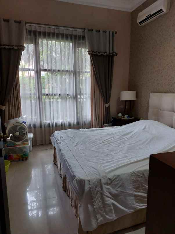 dijual rumah central park