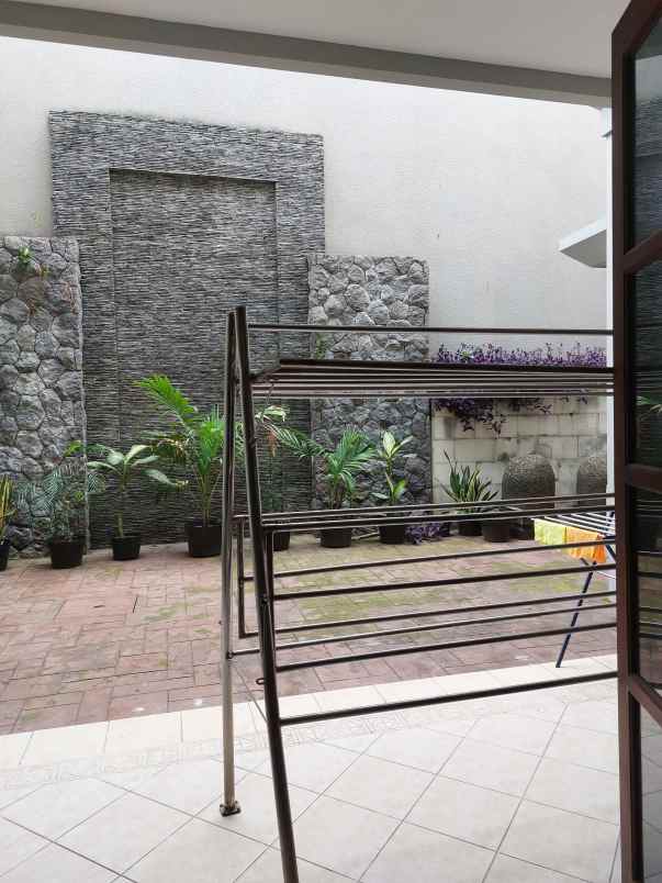 dijual rumah central park