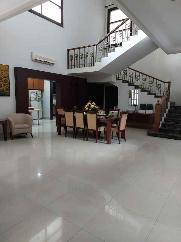 dijual rumah central park