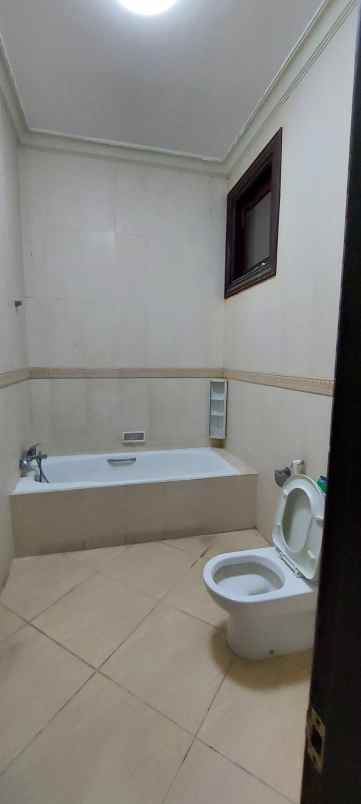 dijual rumah central park