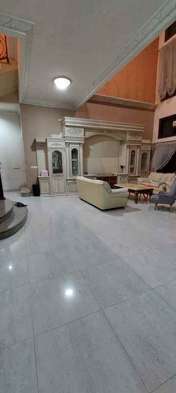 dijual rumah central park