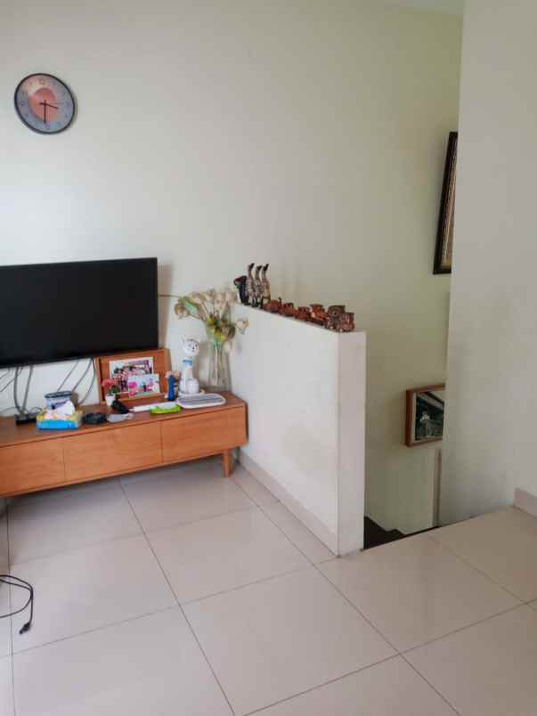 dijual rumah cipadu larangan tangerang