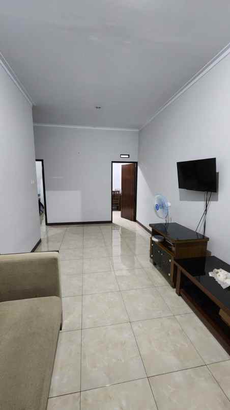 dijual rumah cipageran