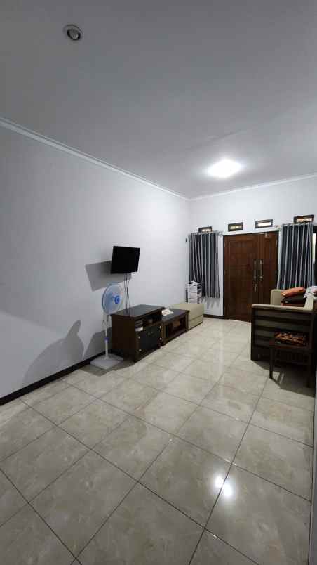 dijual rumah cipageran