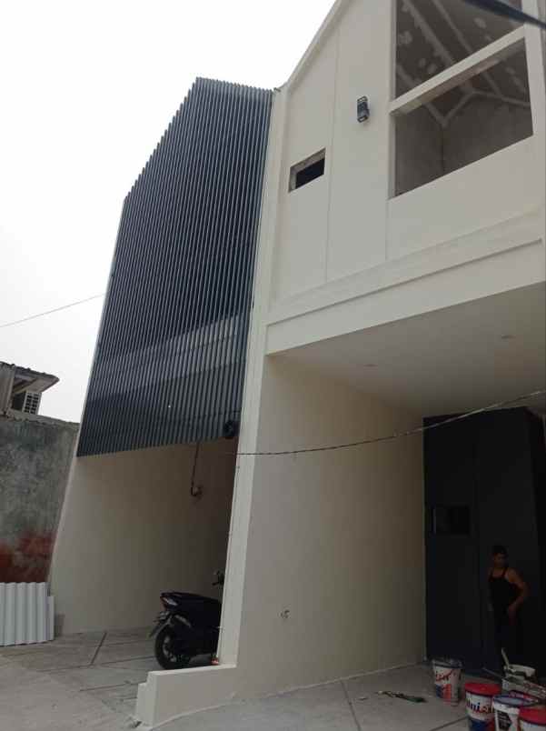 dijual rumah ciracas