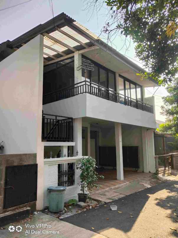 dijual rumah cirendeu