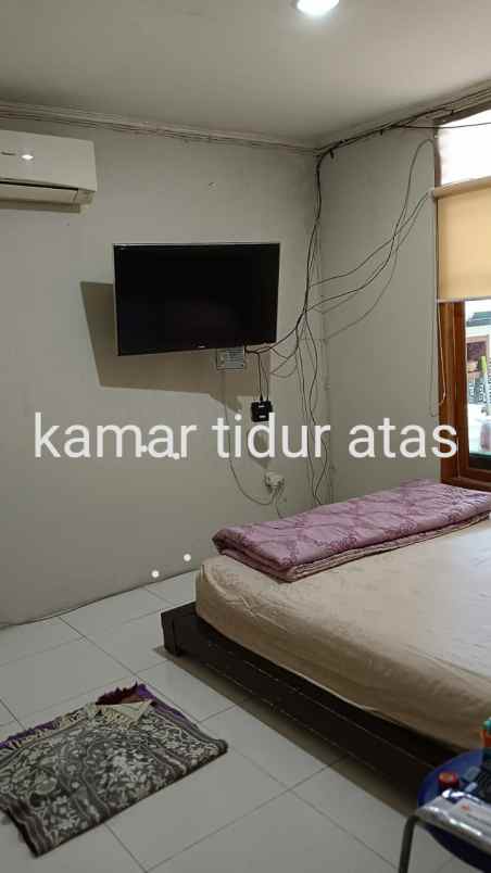 dijual rumah cirendeu