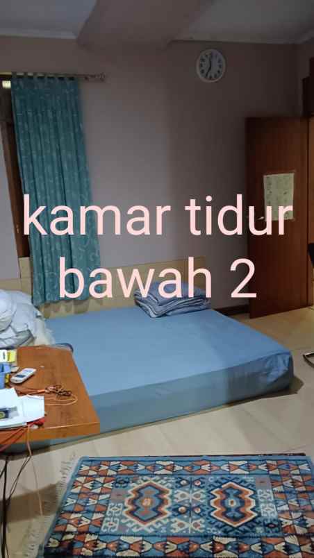 dijual rumah cirendeu