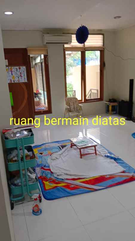 dijual rumah cirendeu