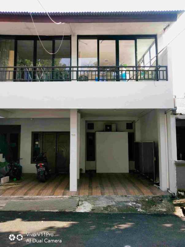 dijual rumah cirendeu