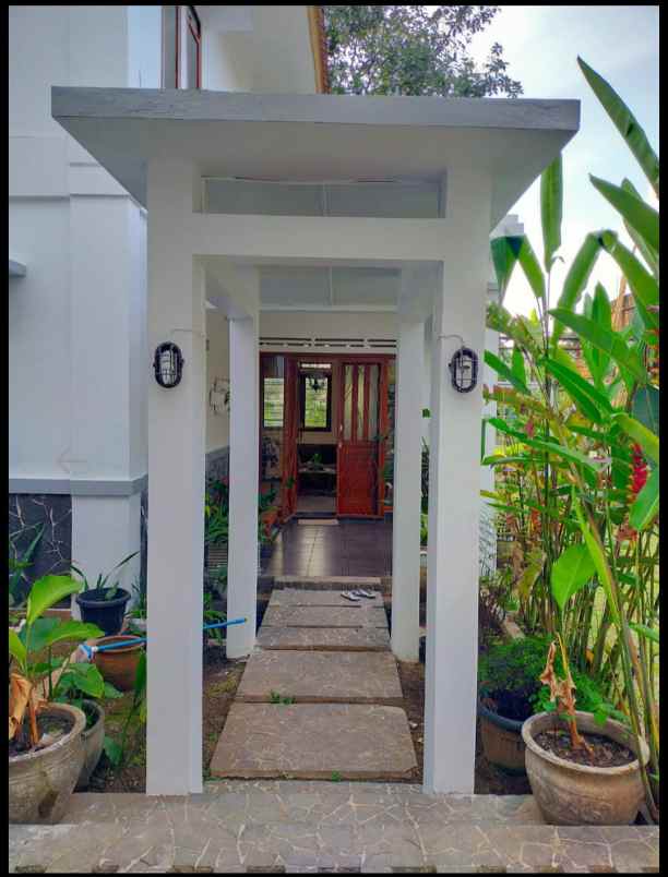 dijual rumah ciwaruga