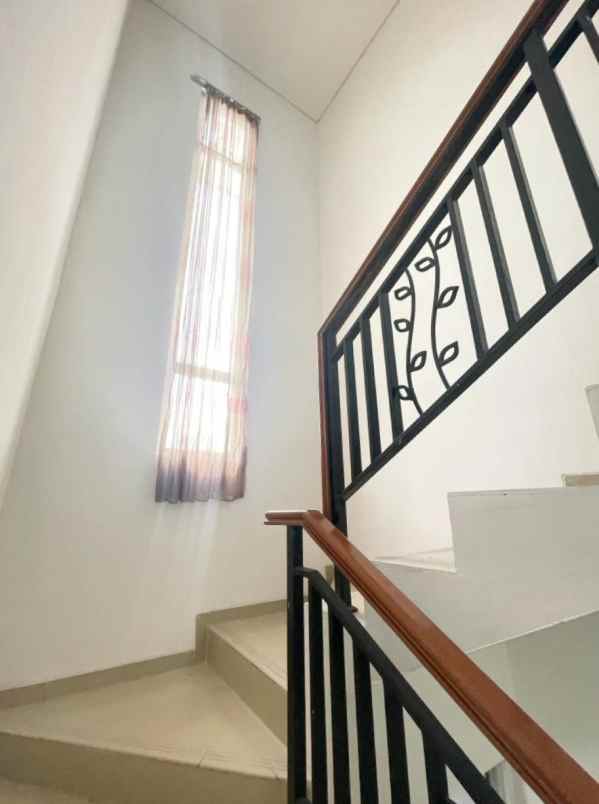 dijual rumah cluster regina metland cakung