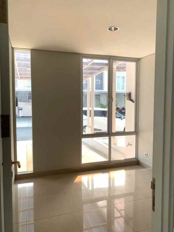 dijual rumah cluster yarra jgc jakarta