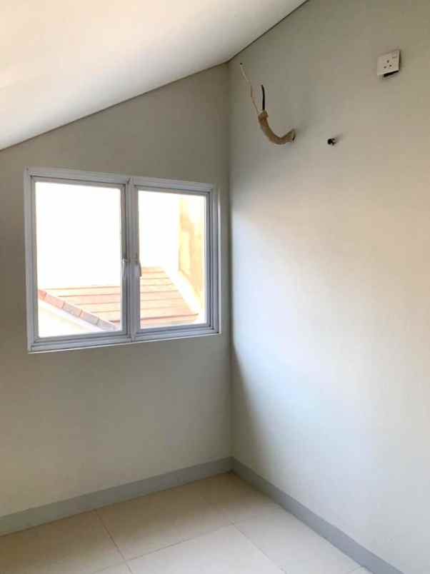 dijual rumah cluster yarra jgc jakarta