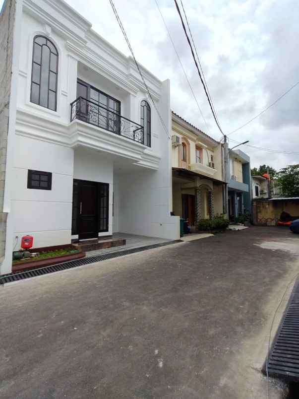 dijual rumah condet balekambang
