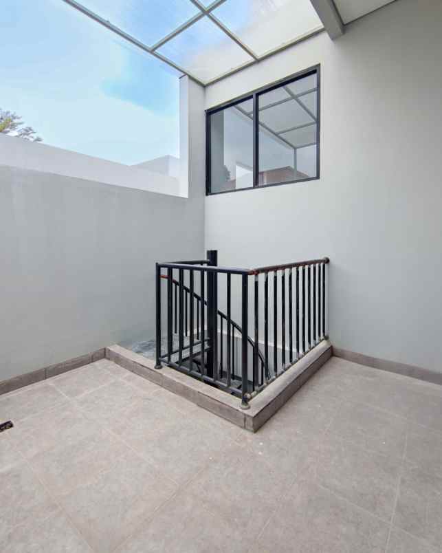 dijual rumah dalam komplek dekat one