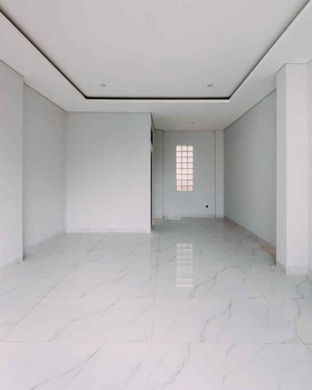 dijual rumah dalam komplek dekat one