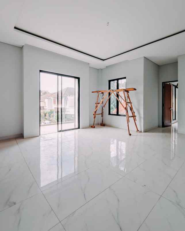 dijual rumah dalam komplek dekat one