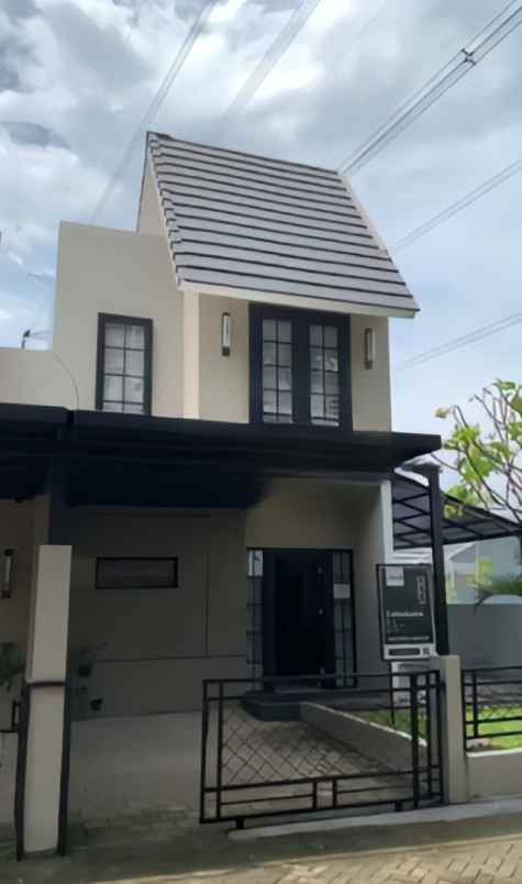 dijual rumah de naila garden driyorejo