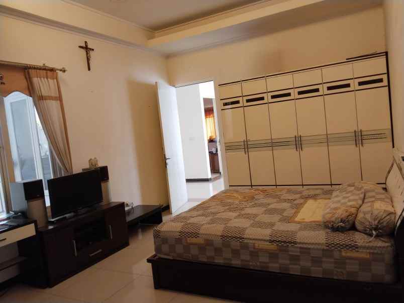 dijual rumah delta sari indah