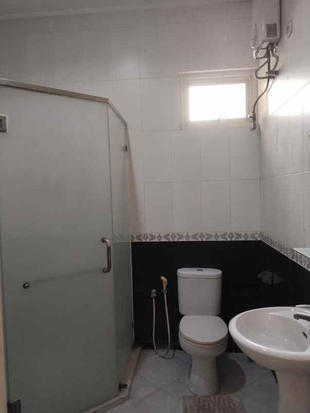 dijual rumah delta sari indah