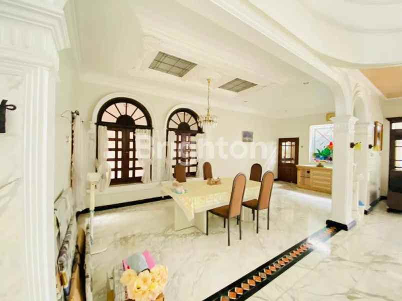 dijual rumah dharmahusada indah