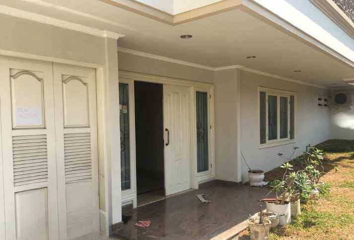 dijual rumah dharmahusada indah barat