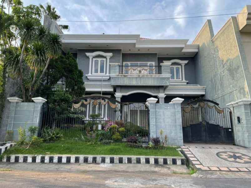 dijual rumah dharmahusada permai