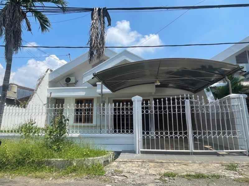 dijual rumah dharmahusada utara