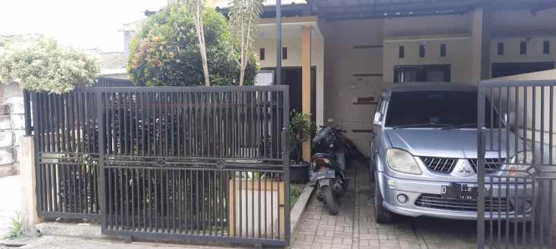 dijual rumah di dalam cluster kota