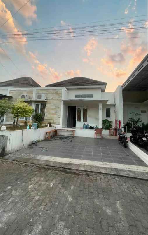 dijual rumah di grand hill kalipancur semarang