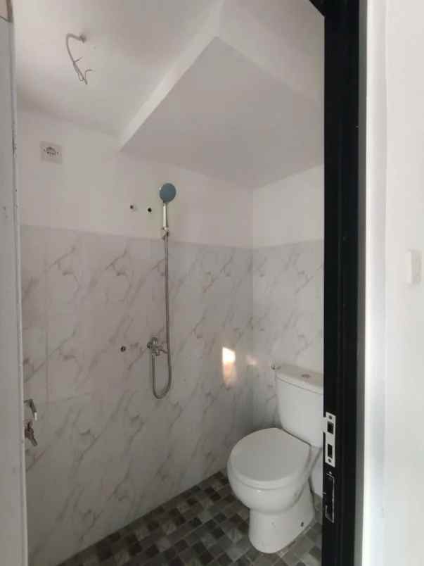 dijual rumah di kawasan asri gland cilengkrang