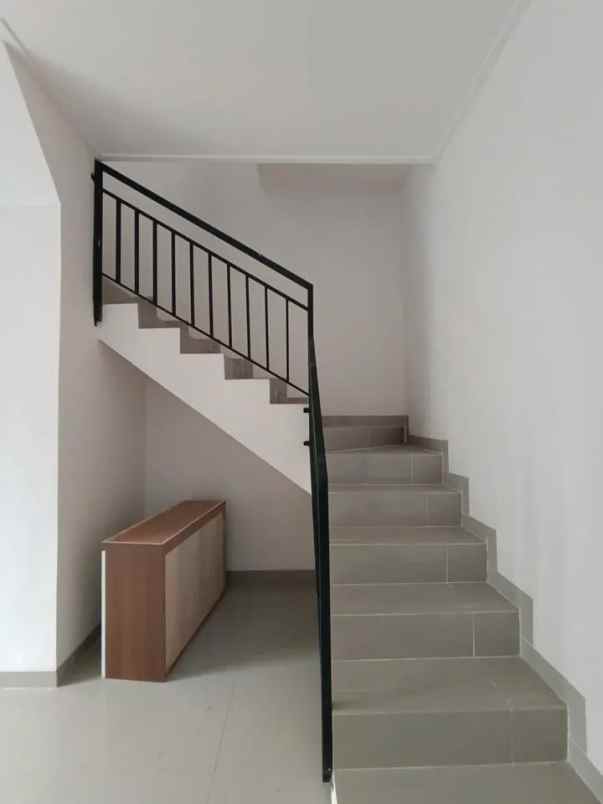 dijual rumah di kawasan asri gland cilengkrang