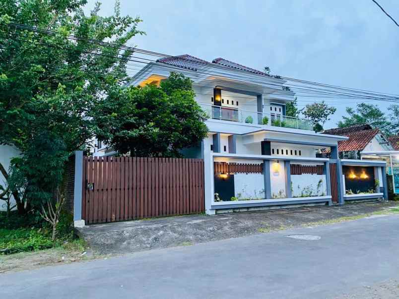 dijual rumah di maguwoharjo sleman yogyakarta