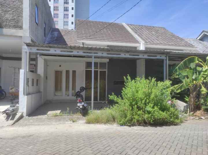 dijual rumah diamond regency