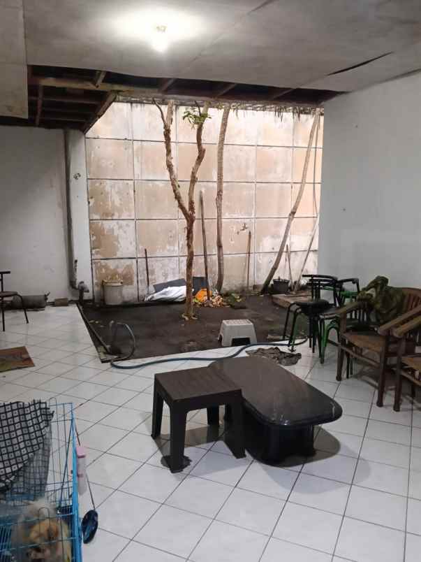 dijual rumah dukuh kupang barat