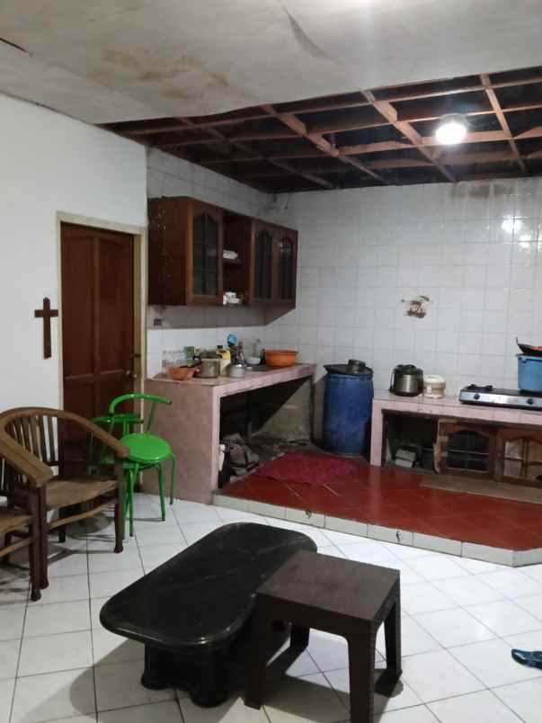 dijual rumah dukuh kupang barat