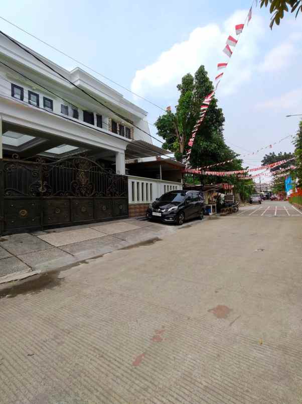 dijual rumah duren sawit