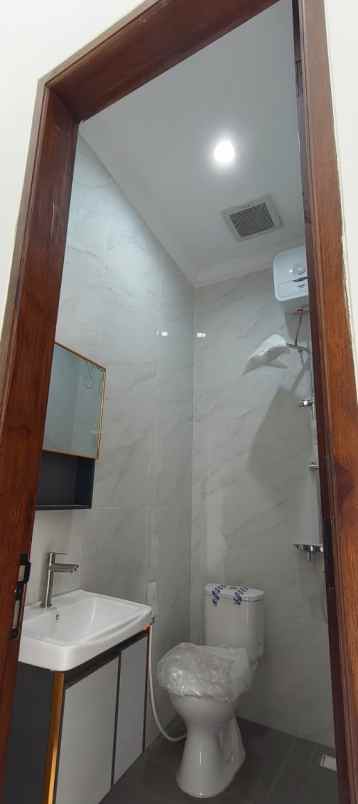 dijual rumah duren sawit