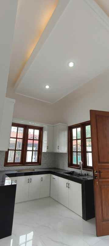 dijual rumah duren sawit