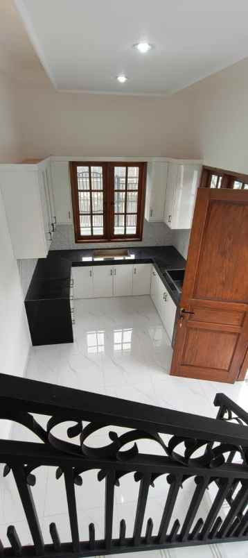 dijual rumah duren sawit