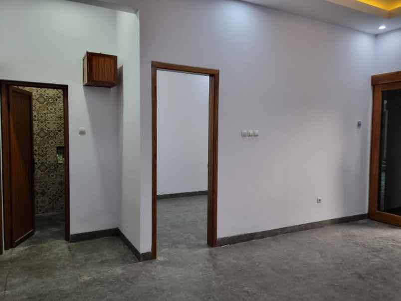 dijual rumah etnik dan modern dekat akmil magelang