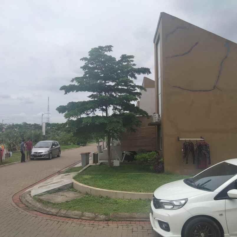 dijual rumah familia urban