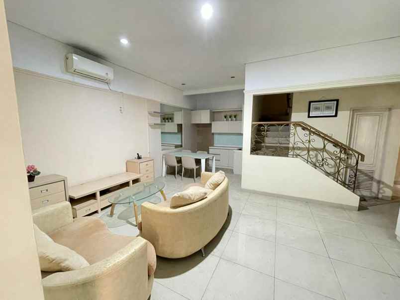 dijual rumah gading riviera